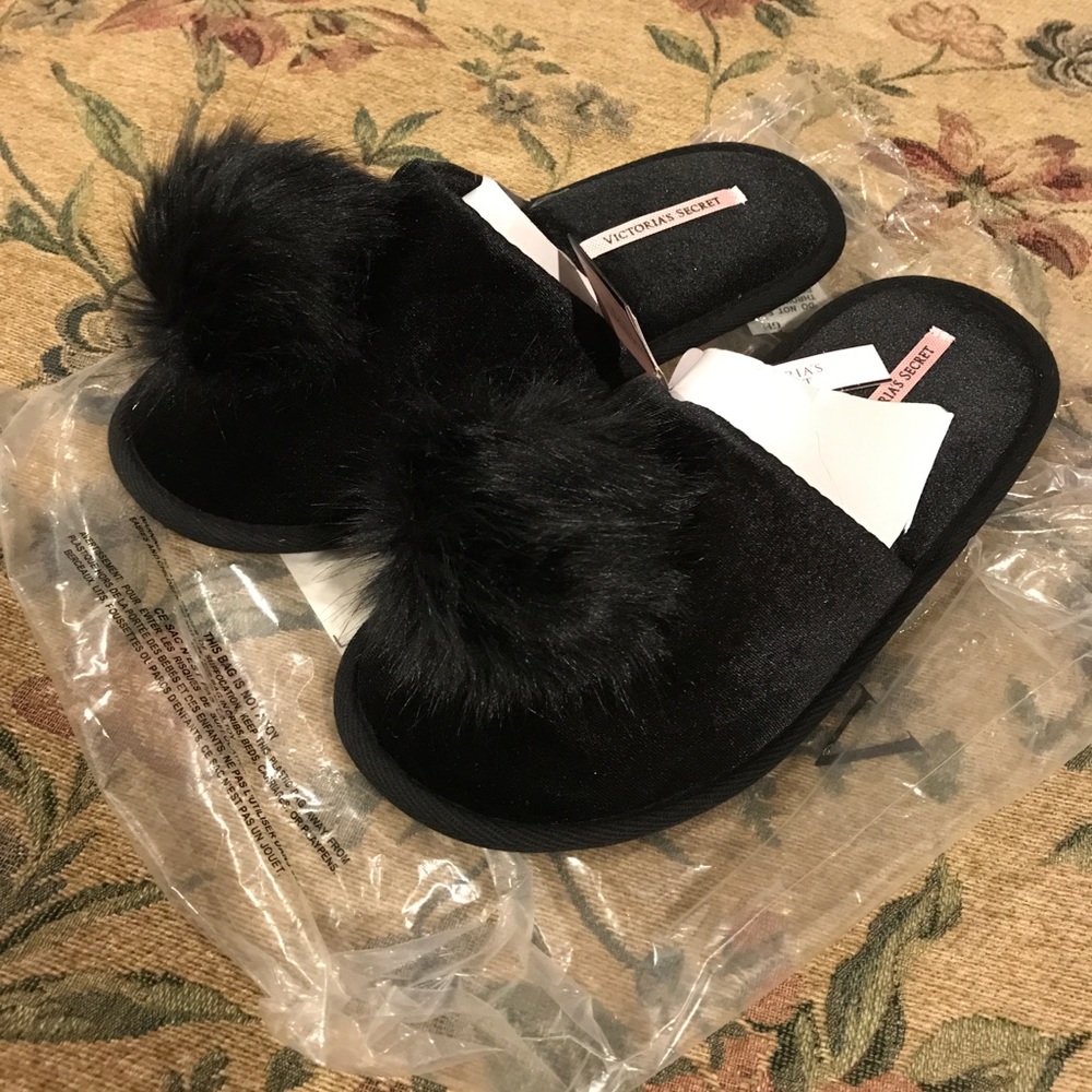 Victoria’s Secret Black Slippers NWT Size M 7/8